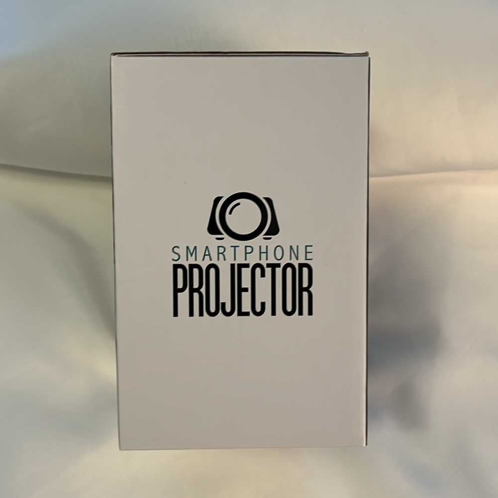 Smartphone Projector with 40" Screen - Picture 3 of 6